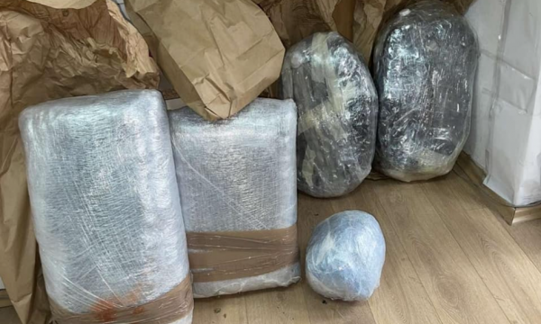Policia kap 25 kilogramë drogë me vlerë mbi 27 mijë euro, arrestohet një person