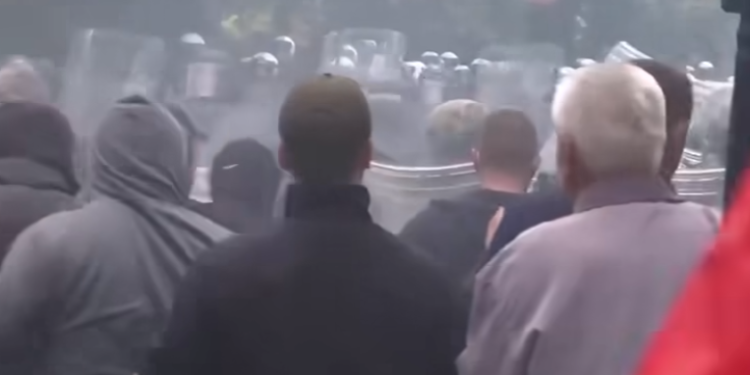 “Dhunë kriminale e Putinit të vogël”, Sali Berisha reagon pas sulmit ndaj ushtarëve të KFOR-it