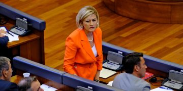 Mimoza Kusari i reagon BE-së në lidhje me shkarkimin e ekipit të Asociacionit