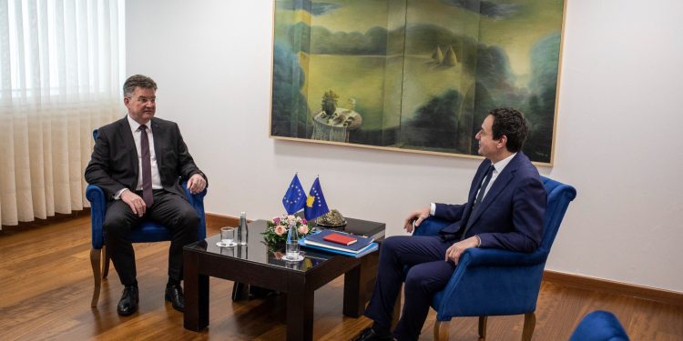 Lajçaku pas takimit me Kurtin dhe Bislimin: Vëmendja jonë duhet të jetë në normalizimin dhe zbatimin e Marrëveshjes