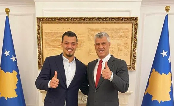 Djali i Hashim Thaçi publikon fotografitë e babait me presidentë amerikanë: Ja ku ishim, e ku jemi tani