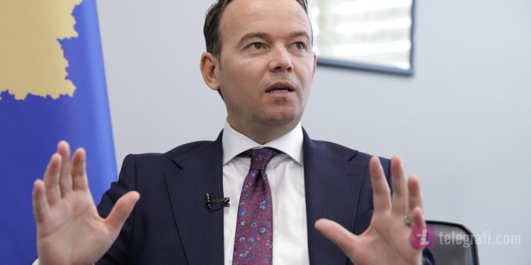 Peci kërkon reagim nga Prokuroria: Të kujt janë këto vila në Rugovë?