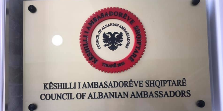 Këshilli i Ambasadorëve Shqiptarë: Ndërkombëtarët të ruajnë neutralitetin dhe të mbështesin Kosovën
