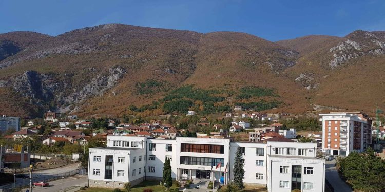 Istog: Katër persona rrahen me mjete të forta, bëhen për spital