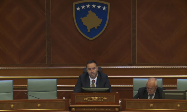 Konjufca vërejtje ministrave: Herëve tjera të vini me kohë në Kuvend, s’është mirë t’ju presin deputetët