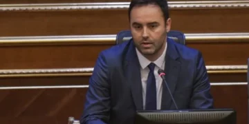 Konjufca dënon dhunën: Bandat kriminale serbe synojnë shkëputjen e pjesës veriore nga vendi ynë