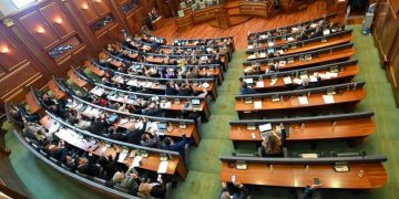Opozita e kritikon pozitën se po e “fsheh në sirtarë” Projektligjin për Pagën Minimale