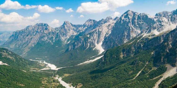Valbonë/ Ranë në greminë për shkak të terrenit të thepisur, gjenden trupat e pajetë të dy turisteve