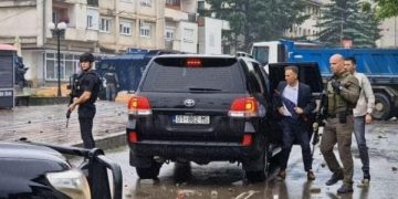 Kryetari i Leposaviqit: Të hënën dal në zyrë, s’mund të na ndalojë dikush që gjuan gurë