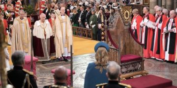 Mbreti Charles III bën betimin e kurorëzimit