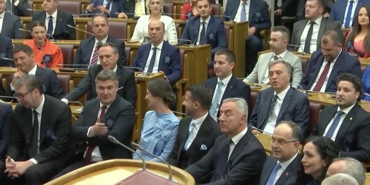 Presidenti i ri malazez mbërrin në kuvend, pritet që ta japë betimin