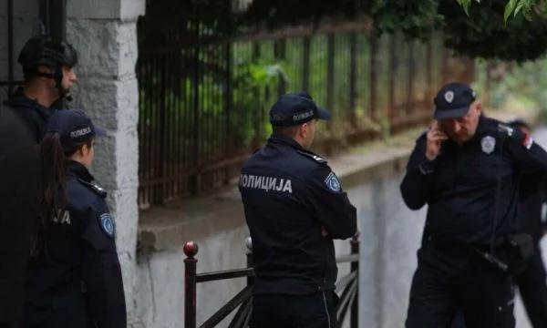 Skandal tjetër në Serbi, arrestohet nxënësi pasi i kërcënoi me vrasje mësuesen dhe shokët