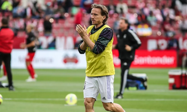 Modric shkon në Serbi për t’u rikuperuar nga lëndimi, shpreson të jetë gati për ndeshjet vendimtare të Real Madridit