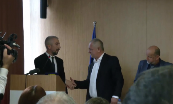Erden Atiq betohet si kryetari i ri i Mitrovicës së Veriut
