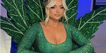 Bebe shfaqet në emision si gjethe kanabisi, dhe me qëndrim të nuseve shqiptare