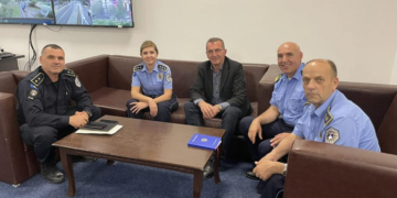 Afërdita Mikullovci pret sindikalistët: Gjendja shëndetësore e policëve të lënduar është e mirë