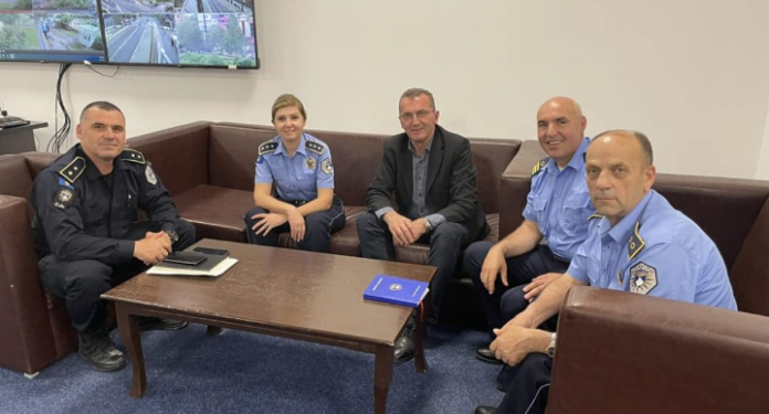 Afërdita Mikullovci pret sindikalistët: Gjendja shëndetësore e policëve të lënduar është e mirë