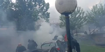 Hidhet gaz lotsjellës para objektit komunal së Zveçanit