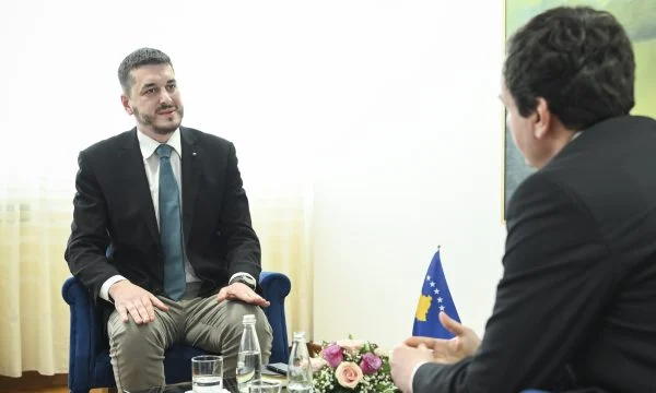 Kurti emëron një zv.ministër të ri në Arsim