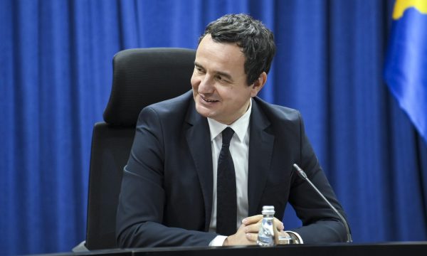 Kurti: Nesër tre kryetarët në veri betohen në ndërtesa publike
