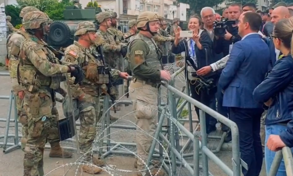 Përfaqësues të Listës Serbe provojnë negociata me KFOR-in edhe në Leposaviq