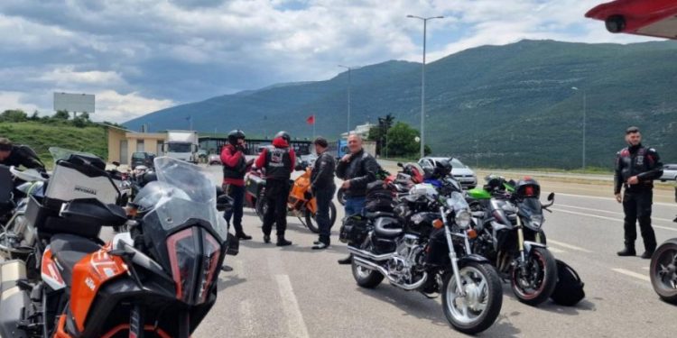 17 motoçiklistë vijnë nga Zvicra në Kosovë, publikojnë pamje nga rrugëtimi i tyre
