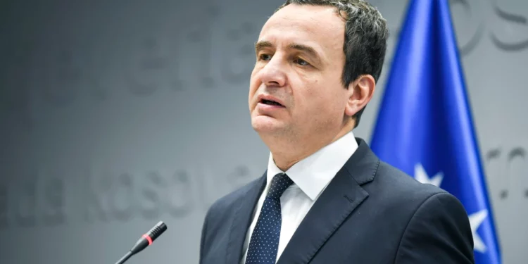 Kryeministri Kurti i fton qytetarët serbë të bashkëpunojnë me kryetarët e rinj