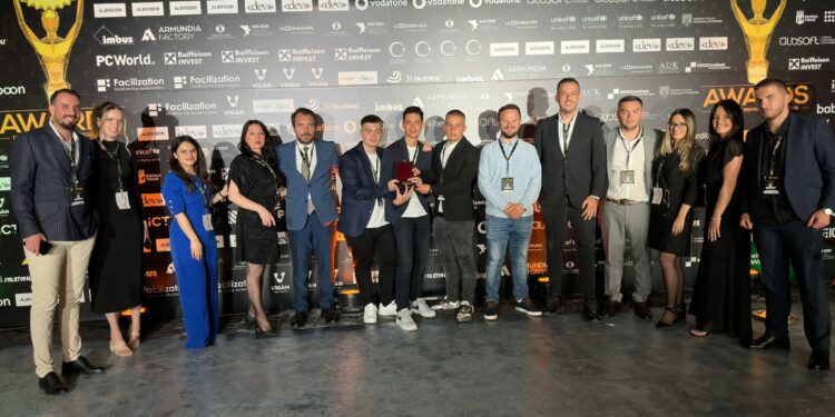 Nxënësit e British Gymnasium of Technology me sukses të madh në ICT Awards në Tiranë