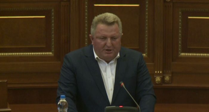 Deputeti i PDK-së i ashpër me Konjufcën: Tallje, retorikë mashtruese, mashtrim albinian – po e bëni “Zajednicën me autonomi”