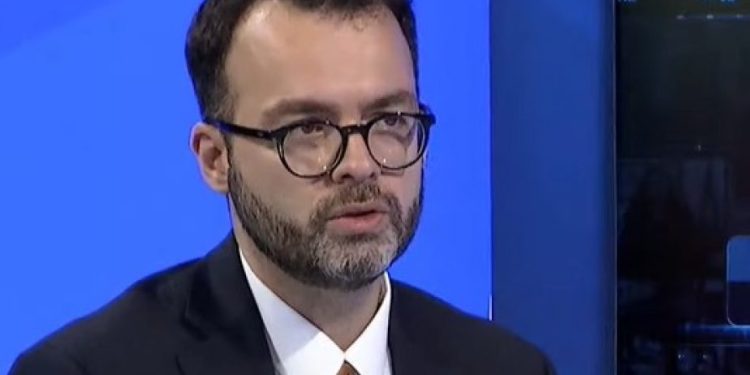 Vela: Regjimi piroman i Serbisë ka urdhëruar ushtrinë drejt kufirit me Kosovën