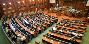 Shtyhet rezoluta e PDK-së për shkarkimin e ministres Hajdari, shkak mungesa e deputetëve