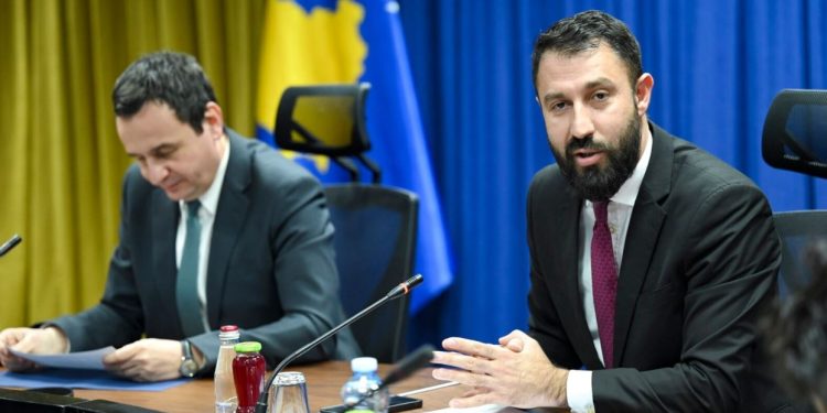 Ministri Krasniqi: S’ka nevojë më për Ekip të ri Menaxhues, me Asociacionin merret Kurti