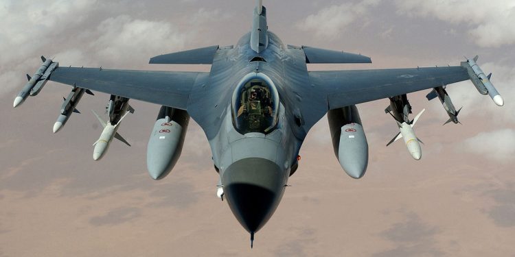 ‘SHBA do të mbështesë përpjekjet stërvitore të F-16 për ukrainasit’