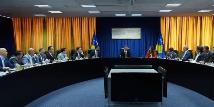 Kryeministri Kurti i takon kryetarët e katër komunave veriore për herë të parë