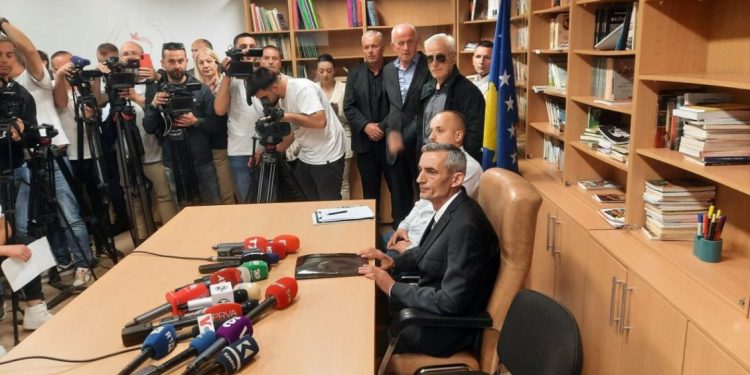 Betohet kryetari i ri i Zveçanit, Ilir Peci