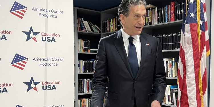 James Rubin shpërndan shkrimin e NYT për lidhjet e Vuçiqit me botën e krimit: Interpretim brutal