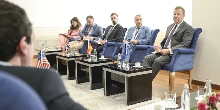 Ambasadorët e QUINT-it i shkojnë në zyrë kryeministrit Kurti