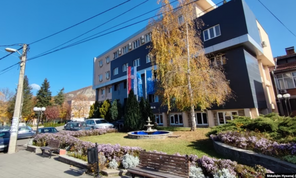 BE ndryshon “planin”, s’i kërkon kryetarëve të Veriut t’i djegin mandatet