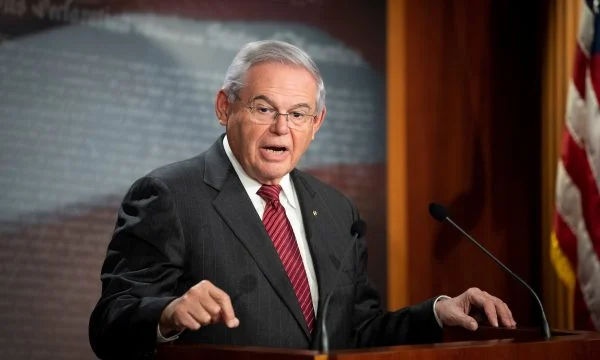 Senatori amerikan Menendez: Të mos ushtrohet presion vetëm mbi Kosovën, Asociacioni më shqetëson