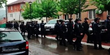 VIDEO kur serbët u dalin përpara Njësive Speciale pranë objektit së komunës në Zveçan