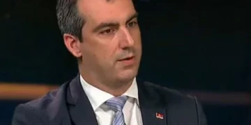 Kryeparlamentari serb tenton të flas me ironi: Kurti më i fortë se BE-ja dhe Perëndimi