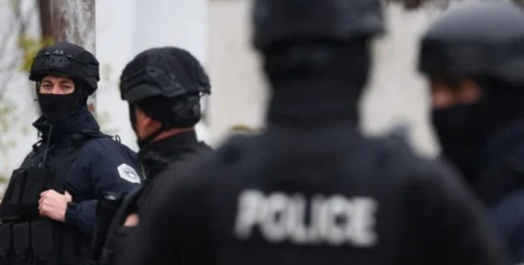 Policia: Protestuesit tentuan të hynin me dhunë në objektet e komunave