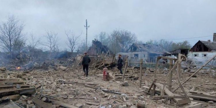 Rusia sulmon sërish Ukrainën me raketa para agimit