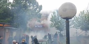 Të shtëna armësh në veri, përplasen Policia me disa serbë