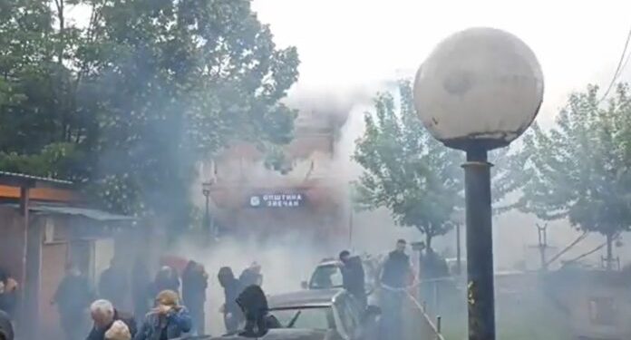 Të shtëna armësh në veri, përplasen Policia me disa serbë