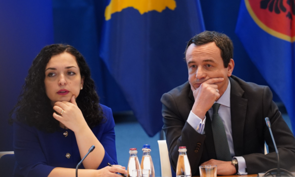 “Mospajtime të mëdha dhe kritika mes vete” – a është vërtetë ky raporti i Kurtit e Osmanit që s’e shohim?