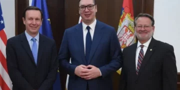 Senatorët amerikanë nisin vizitat në Serbi, Vuçiq ua kërkon Asociacionin