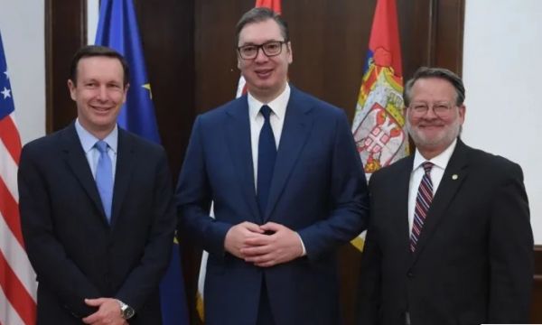 Senatorët amerikanë nisin vizitat në Serbi, Vuçiq ua kërkon Asociacionin