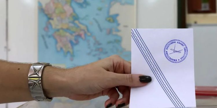 Zgjedhjet në Greqi, hapen qendrat e votimit grekët votojnë për qeverinë e re