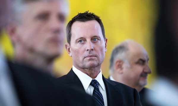 Grenell: “Albin Kurti ua tregoi gishtin e mesëm SHBA-së dhe BE-së”